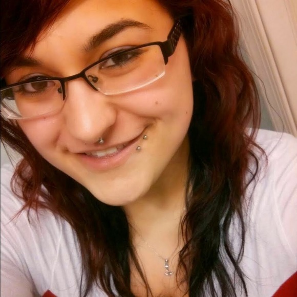 Meet your Posher, Danielle - Picture 1 of 1